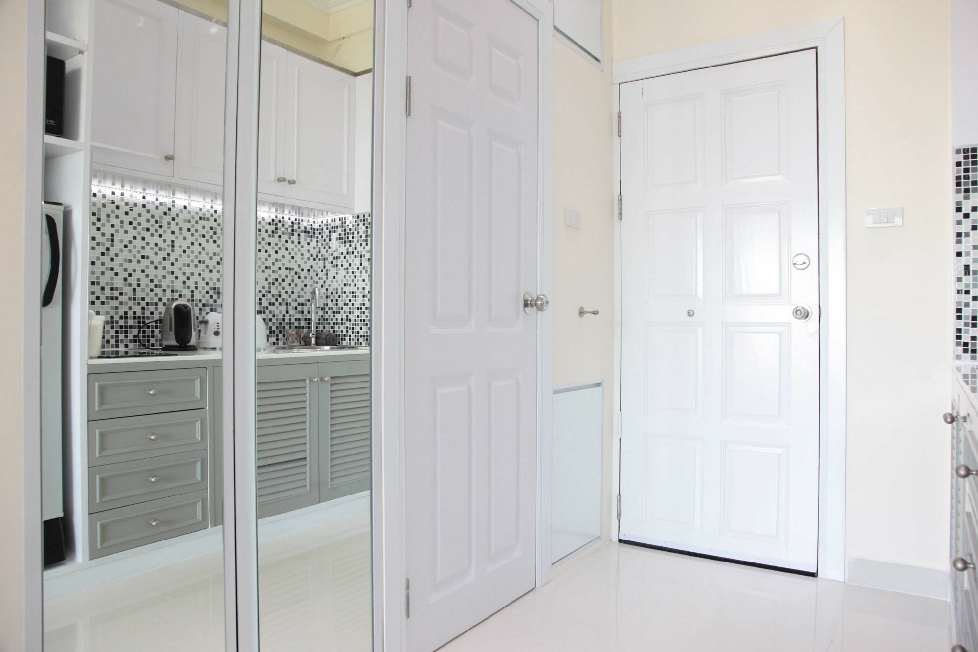 Thepthip Artdeco Studio Pattaya Exterior foto
